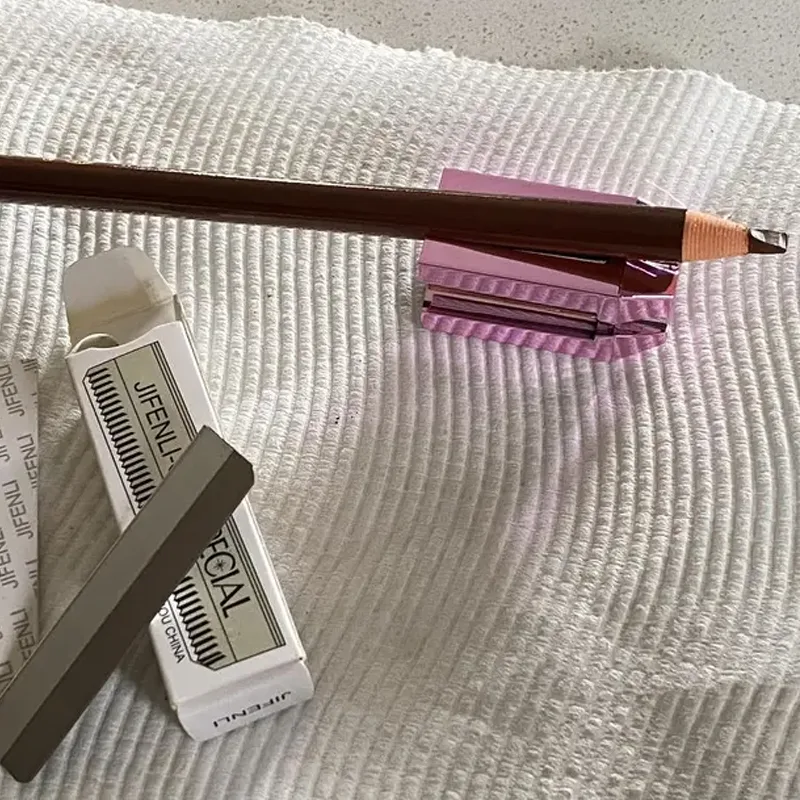 1pcs Brow Pen Sharpener Trimme - Eyebrow Razor Trimmer recension och pris